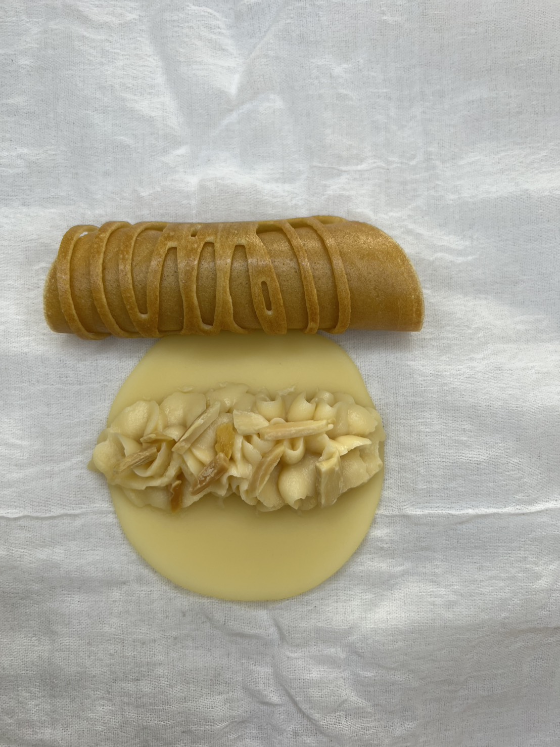 ครีม + อัลม่อน